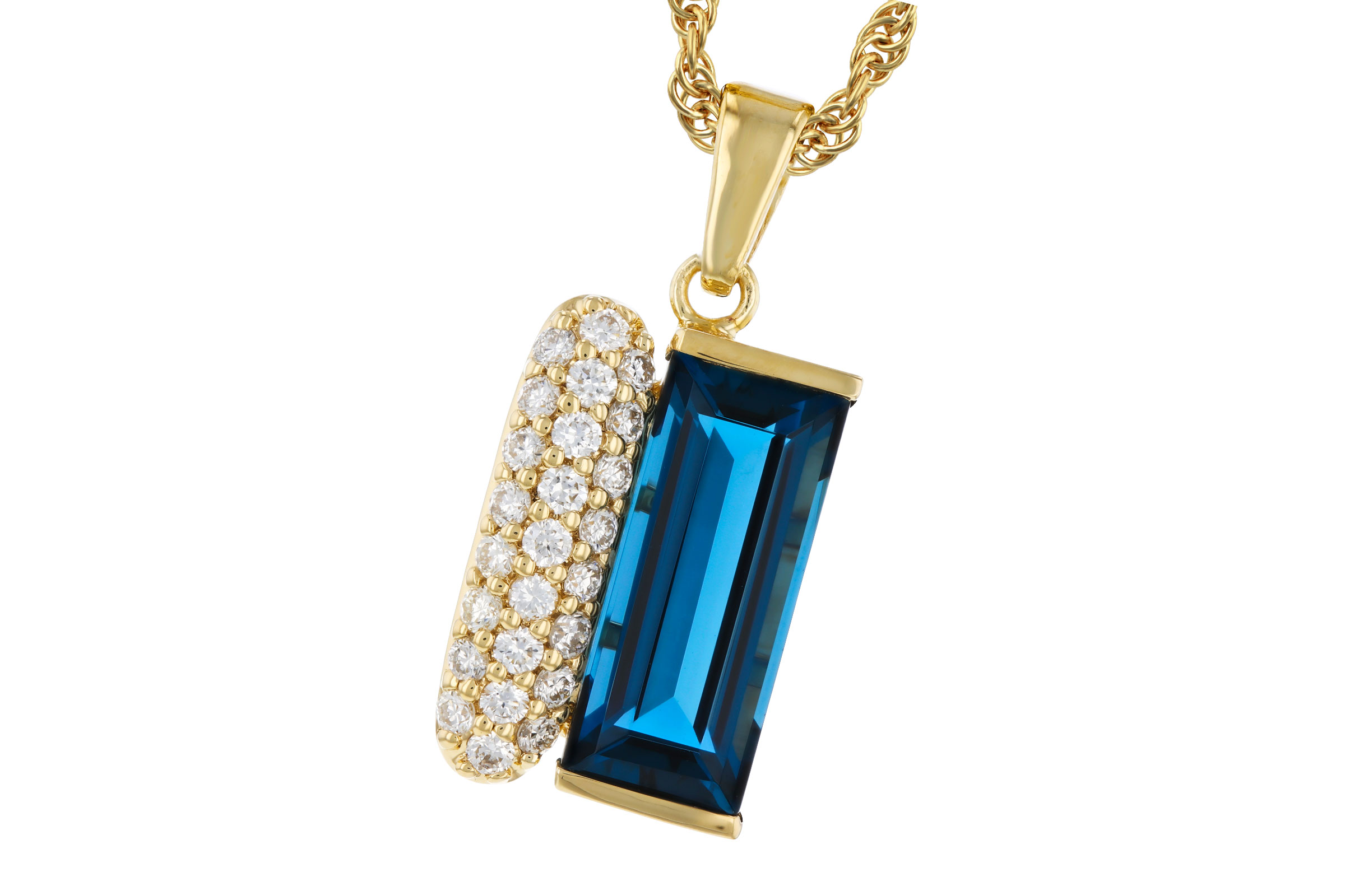G330-65758: NECK 2.67 LONDON BLUE TOPAZ 2.92 TGW (12x5MM BT)