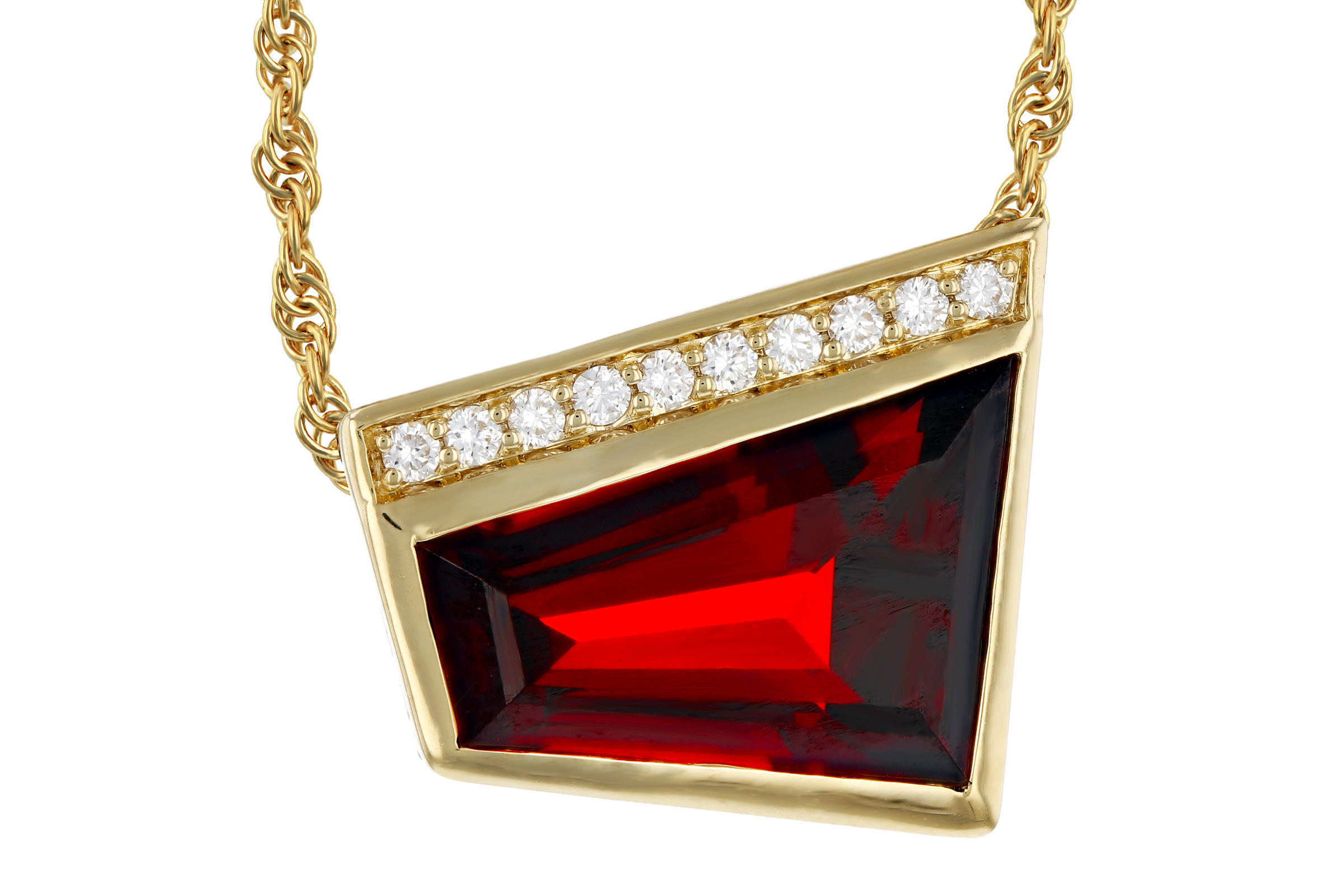 L330-65785: NECKLACE 3.92 GARNET 4.00 TGW
