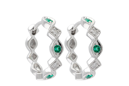 M241-55794: EARRINGS .13 EMERALD .18 TGW